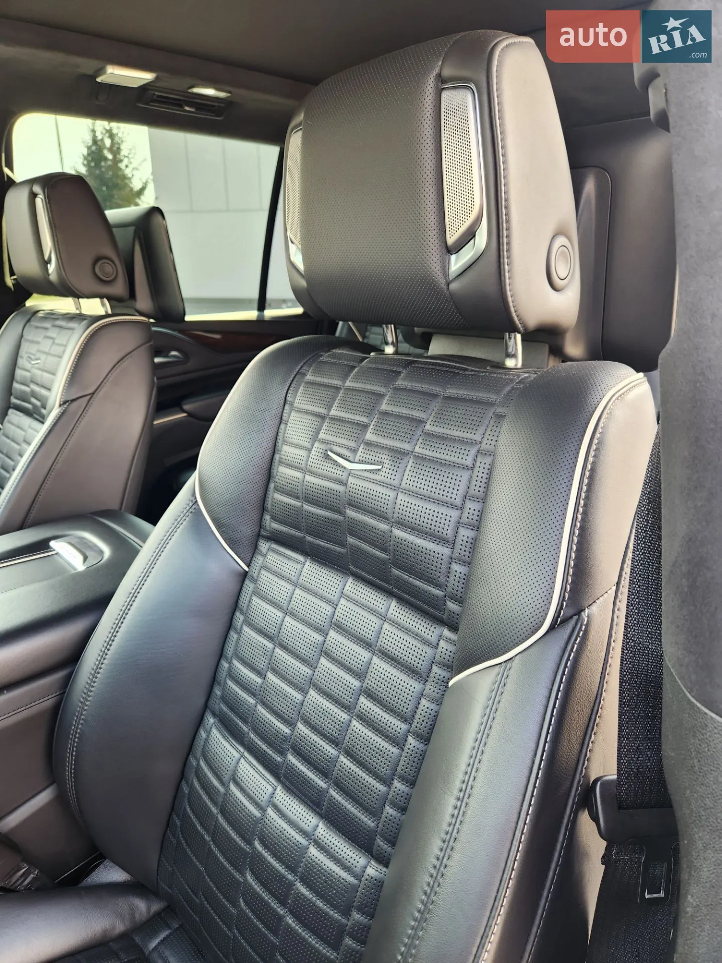 2022 Cadillac Escalade - мініатюра 13