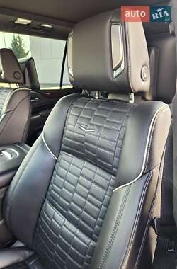 Внедорожник / Кроссовер Cadillac Escalade 2022 в 