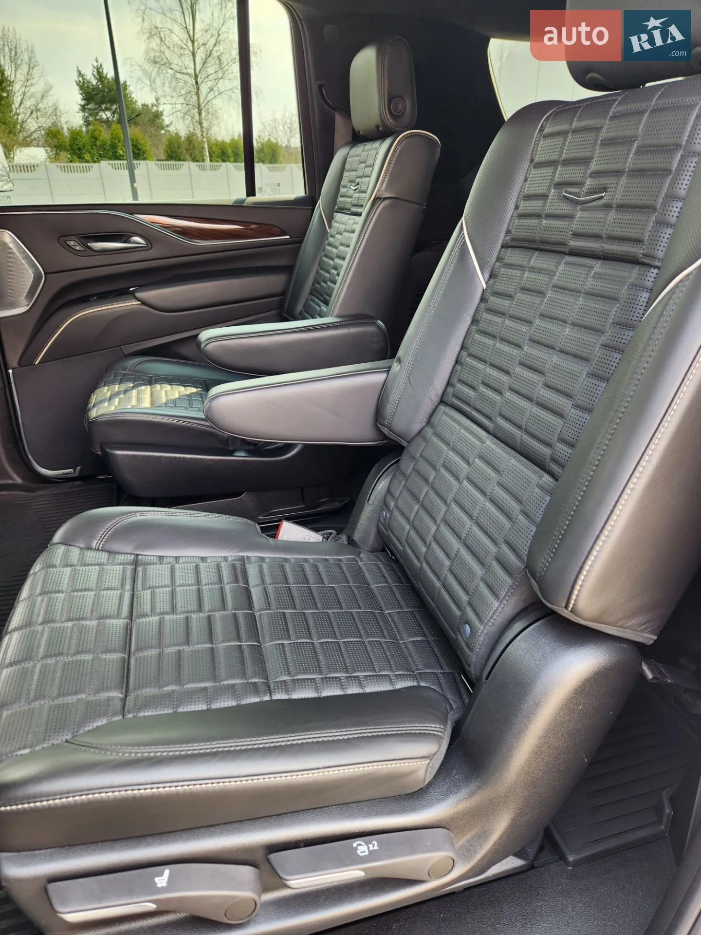 2022 Cadillac Escalade - мініатюра 16