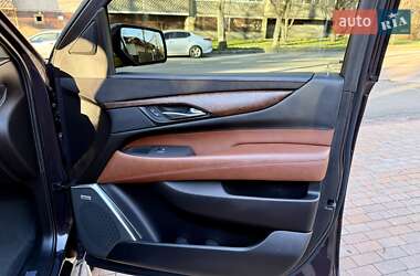 Внедорожник / Кроссовер Cadillac Escalade 2014 в 
