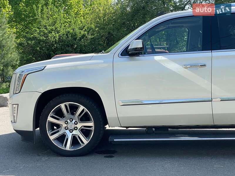 Внедорожник / Кроссовер Cadillac Escalade 2014 в Киеве