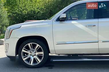 Внедорожник / Кроссовер Cadillac Escalade 2014 в 