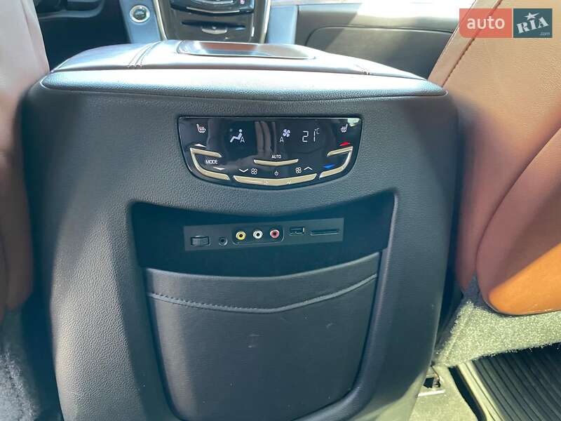 Внедорожник / Кроссовер Cadillac Escalade 2014 в Киеве