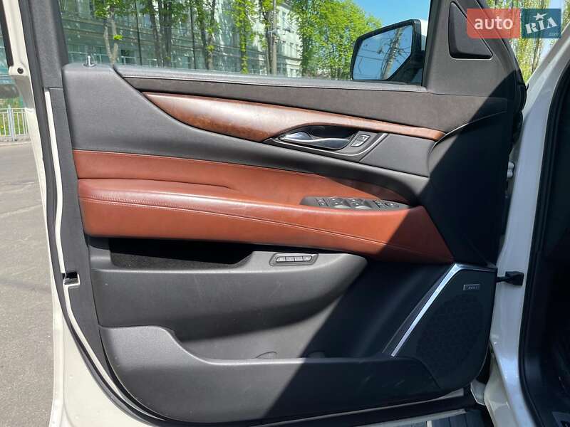 Внедорожник / Кроссовер Cadillac Escalade 2014 в Киеве