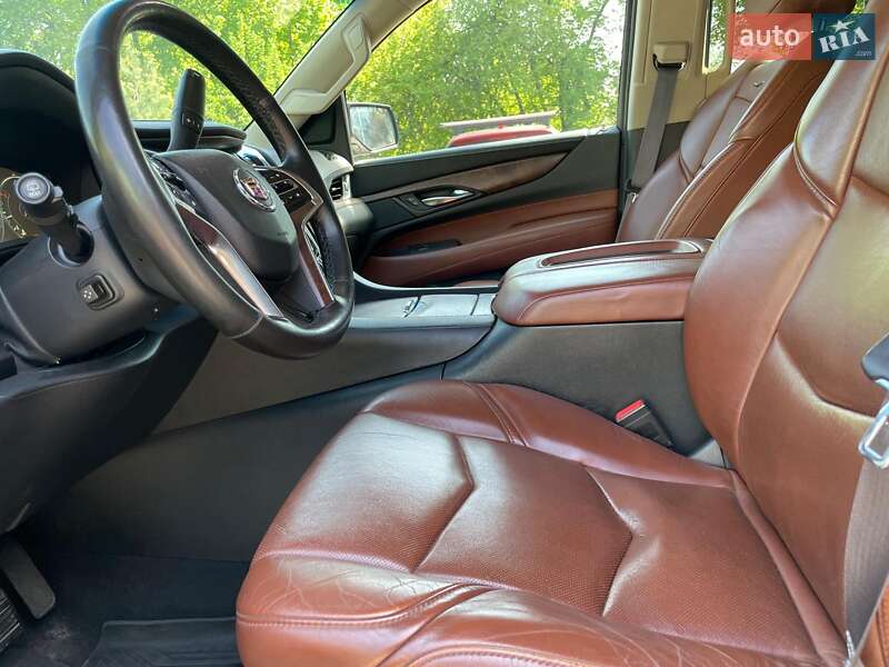 Внедорожник / Кроссовер Cadillac Escalade 2014 в Киеве