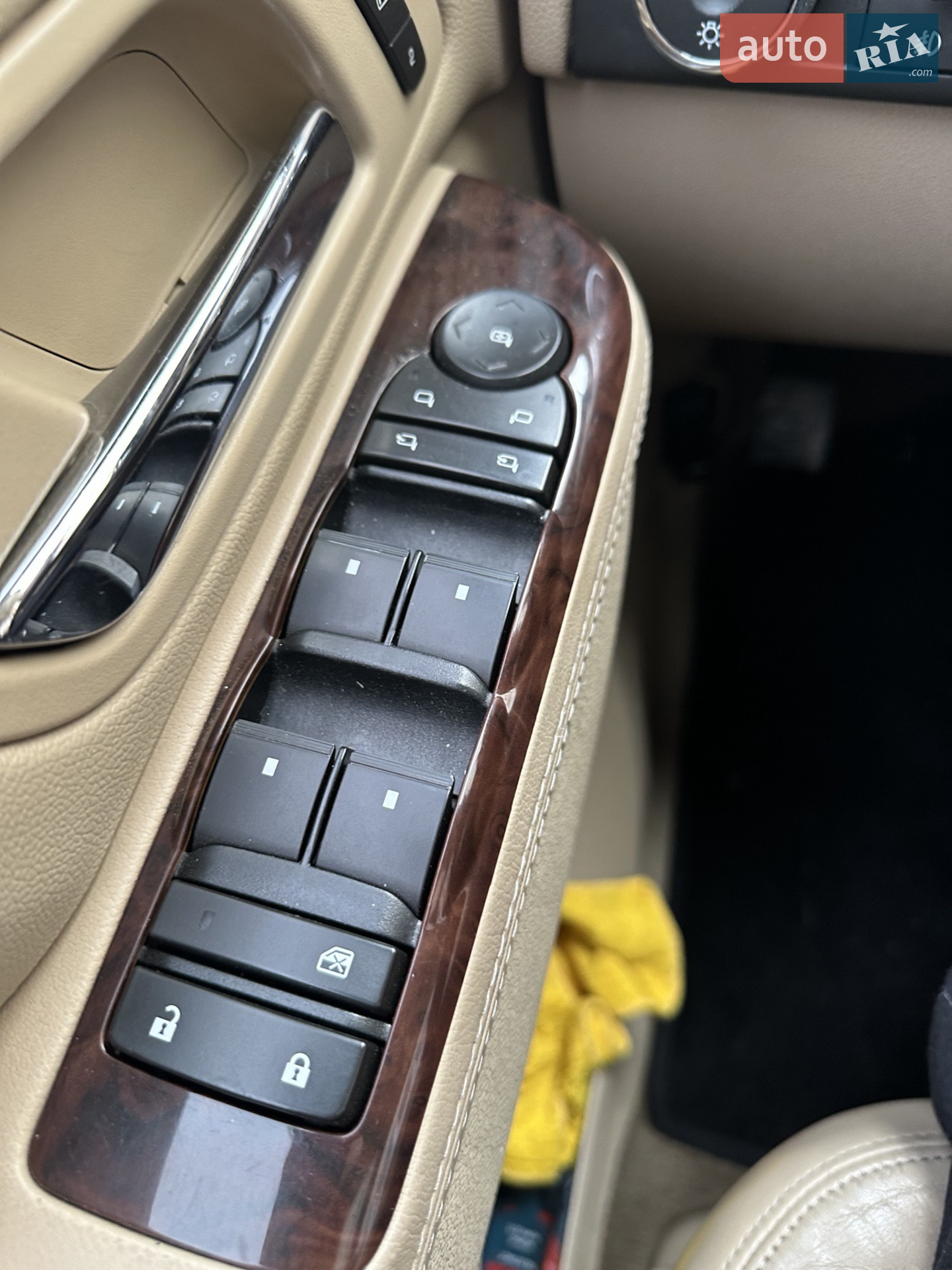 2011 Cadillac Escalade - мініатюра 20