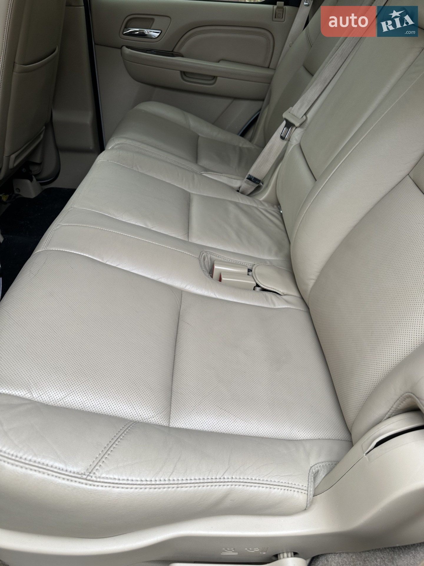2011 Cadillac Escalade - мініатюра 23