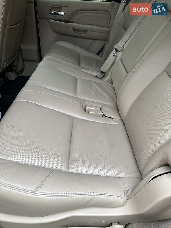 Внедорожник / Кроссовер Cadillac Escalade 2011 в Киеве