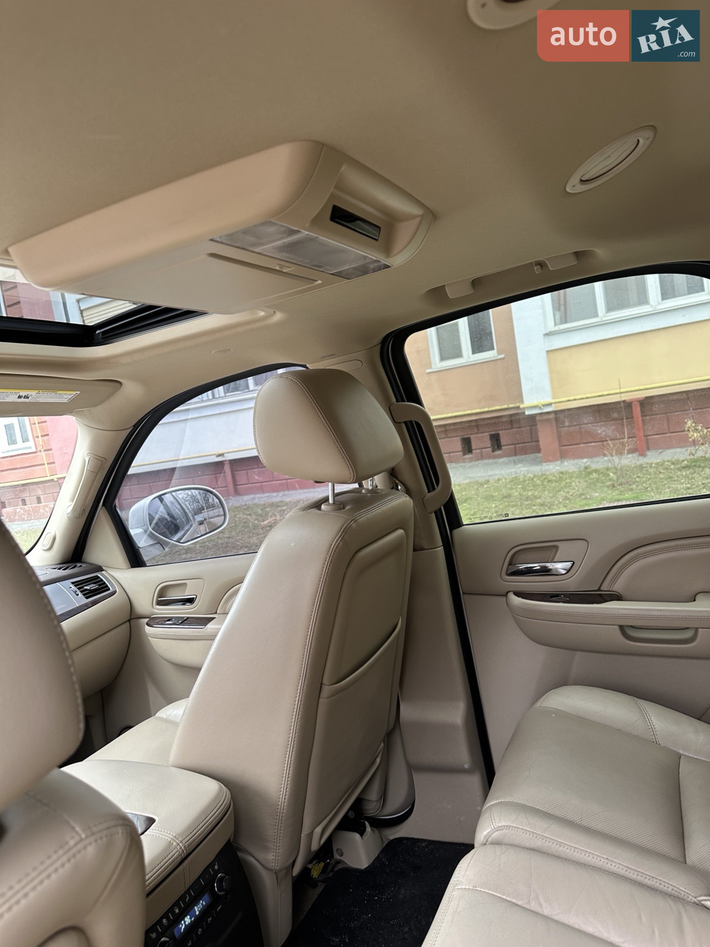 2011 Cadillac Escalade - мініатюра 28