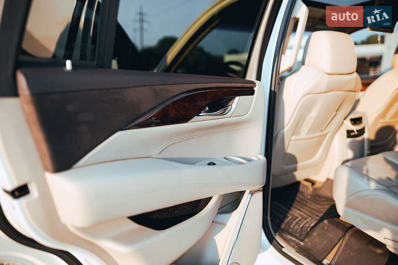 Внедорожник / Кроссовер Cadillac Escalade 2014 в Ужгороде фото 25 Внедорожник / Кроссовер Cadillac Escalade 2014 в Ужгороде
