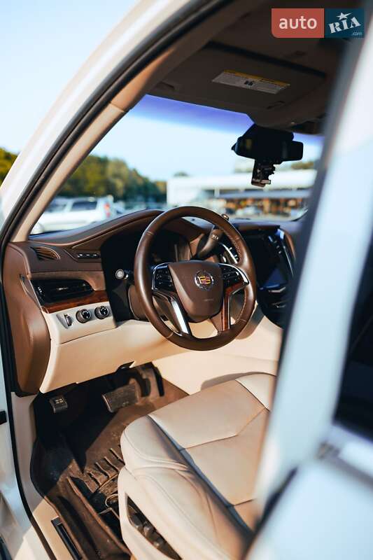 Внедорожник / Кроссовер Cadillac Escalade 2014 в Ужгороде фото 35 Внедорожник / Кроссовер Cadillac Escalade 2014 в Ужгороде