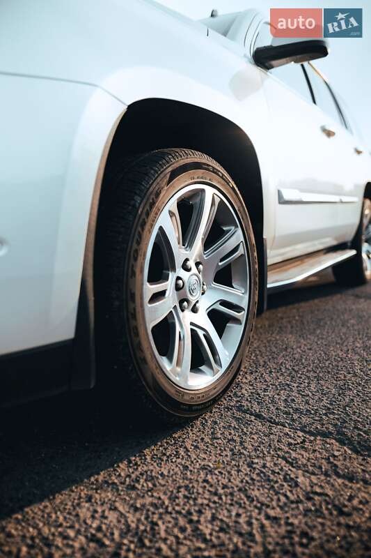 Внедорожник / Кроссовер Cadillac Escalade 2014 в Ужгороде фото 45 Внедорожник / Кроссовер Cadillac Escalade 2014 в Ужгороде