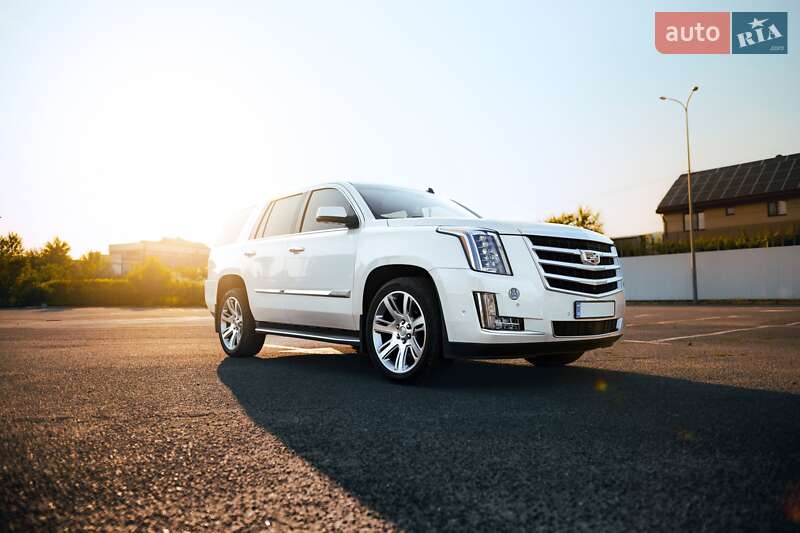 Внедорожник / Кроссовер Cadillac Escalade 2014 в Ужгороде