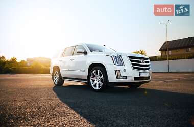 Внедорожник / Кроссовер Cadillac Escalade 2014 в 