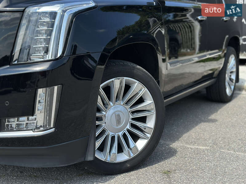 Внедорожник / Кроссовер Cadillac Escalade 2016 в Харькове