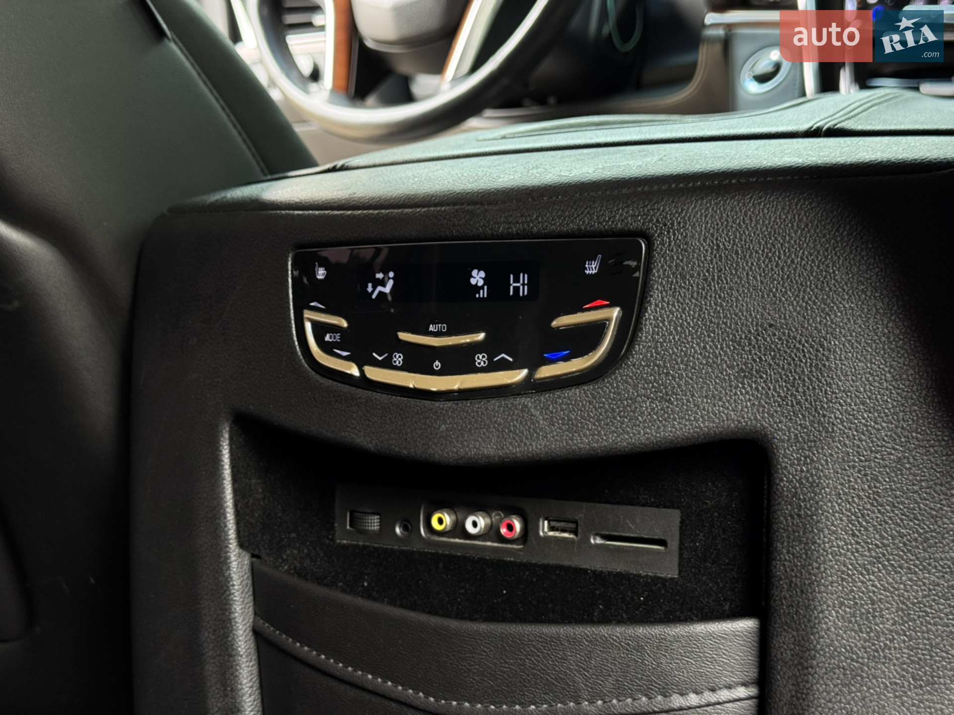 2016 Cadillac Escalade - мініатюра 26