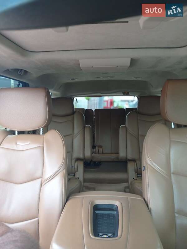Позашляховик / Кросовер Cadillac Escalade 2016 в Чернігові фото 24 Позашляховик / Кросовер Cadillac Escalade 2016 в Чернігові
