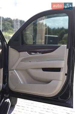 Внедорожник / Кроссовер Cadillac Escalade 2014 в 