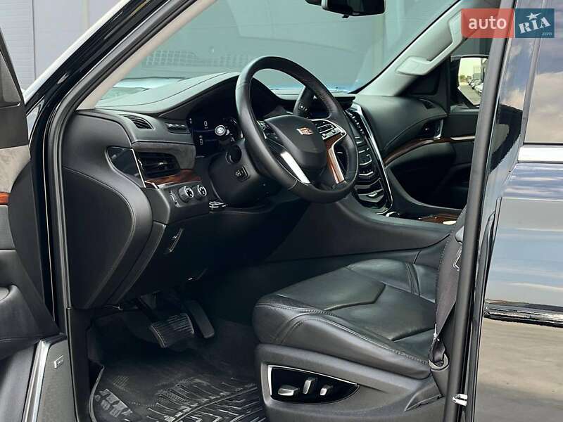 Внедорожник / Кроссовер Cadillac Escalade 2017 в Львове