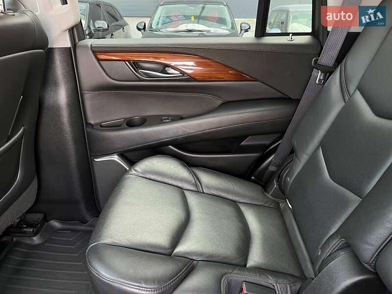 Внедорожник / Кроссовер Cadillac Escalade 2017 в Львове