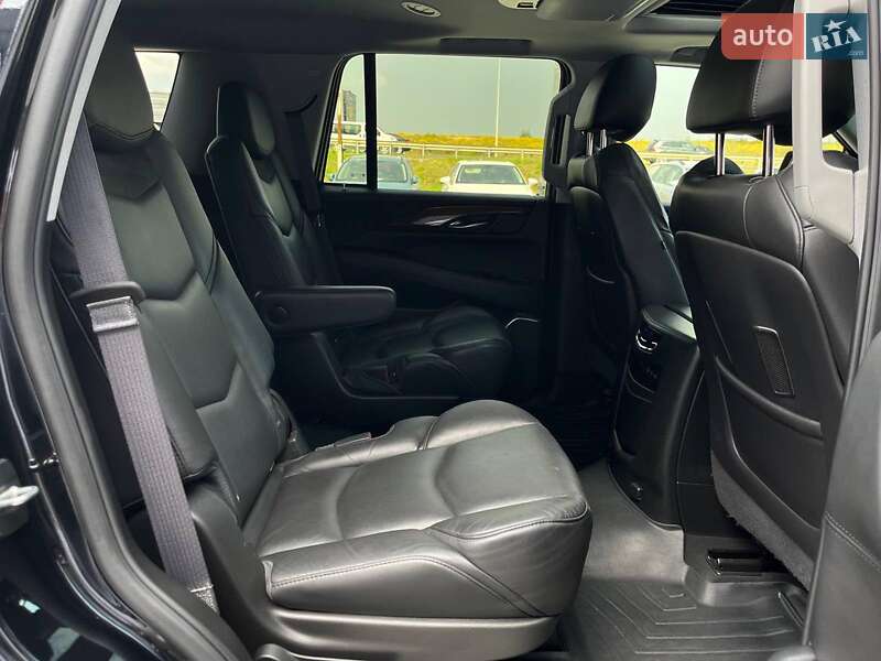 Внедорожник / Кроссовер Cadillac Escalade 2017 в Львове