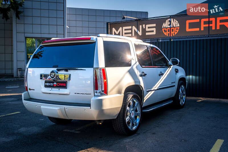 Позашляховик / Кросовер Cadillac Escalade 2011 в Києві
