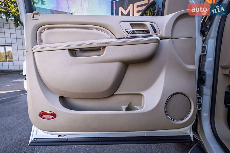 Позашляховик / Кросовер Cadillac Escalade 2011 в Києві