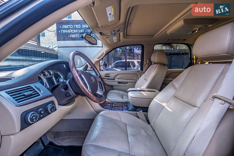 Позашляховик / Кросовер Cadillac Escalade 2011 в Києві