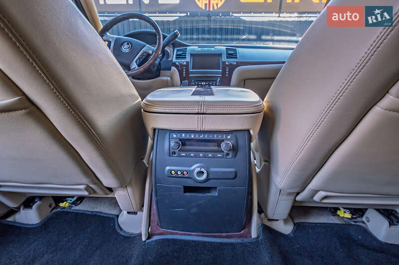 Позашляховик / Кросовер Cadillac Escalade 2011 в Києві