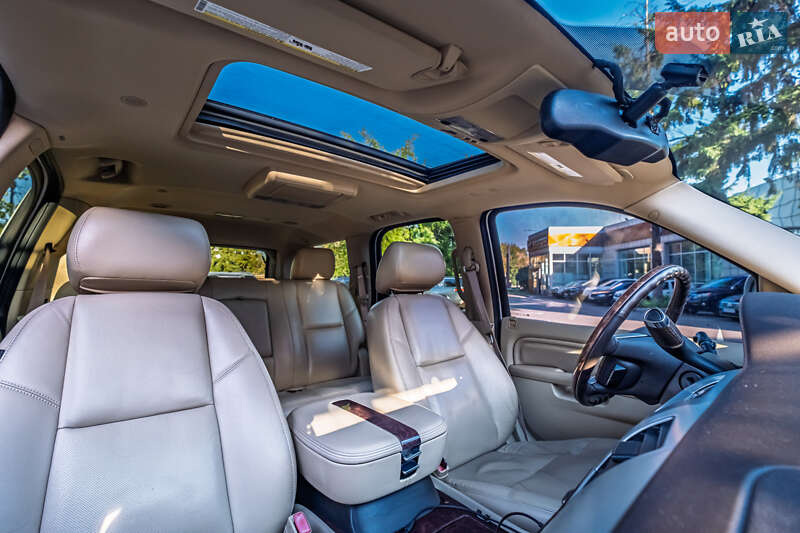Позашляховик / Кросовер Cadillac Escalade 2011 в Києві