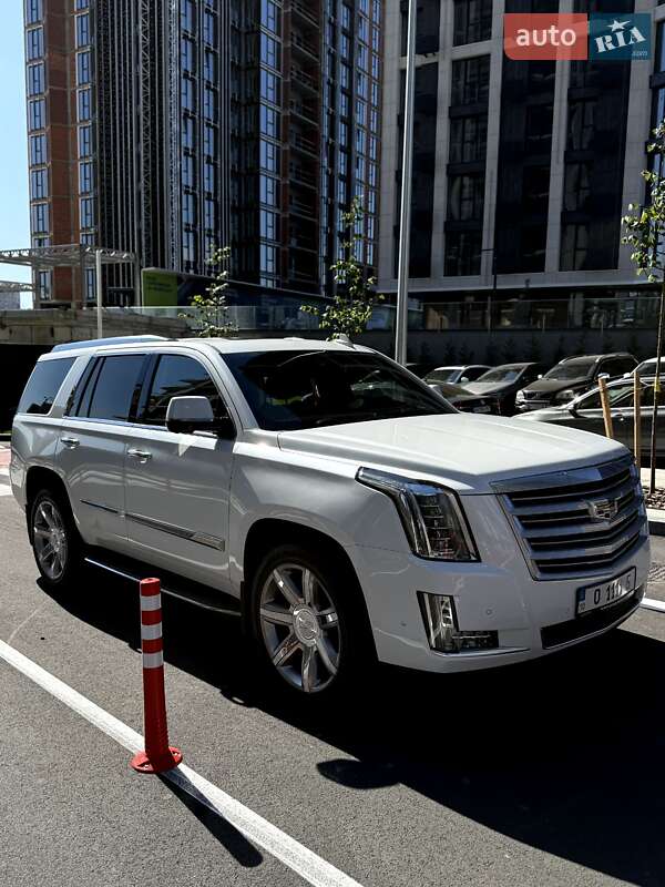 Внедорожник / Кроссовер Cadillac Escalade 2017 в Киеве