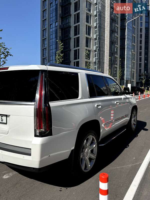 Внедорожник / Кроссовер Cadillac Escalade 2017 в Киеве