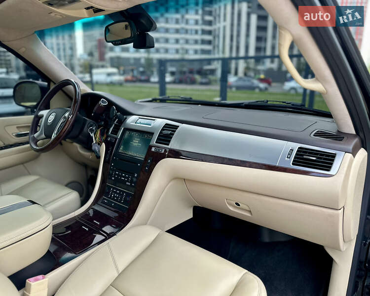 Позашляховик / Кросовер Cadillac Escalade 2007 в Києві