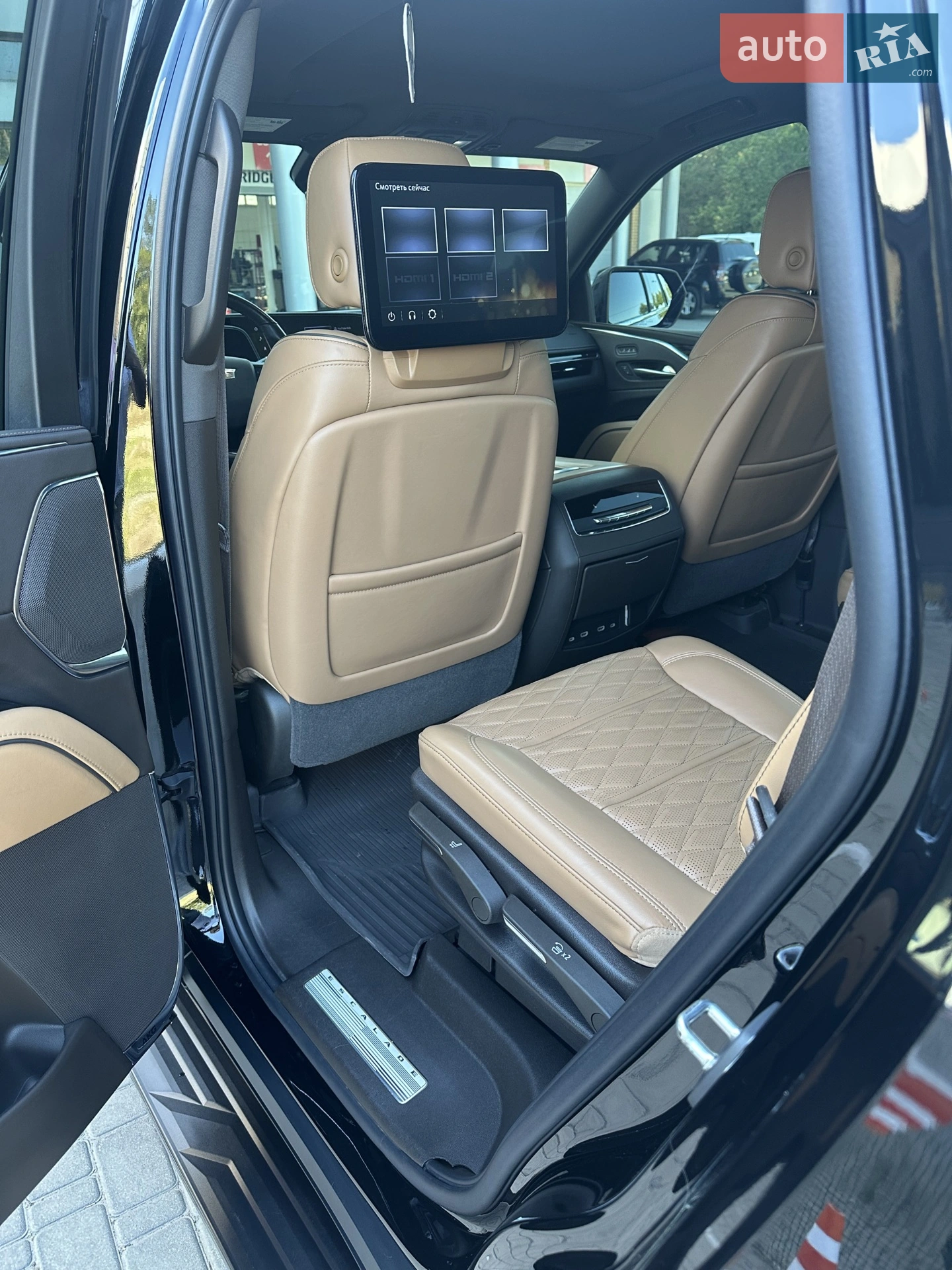 2022 Cadillac Escalade - мініатюра 13