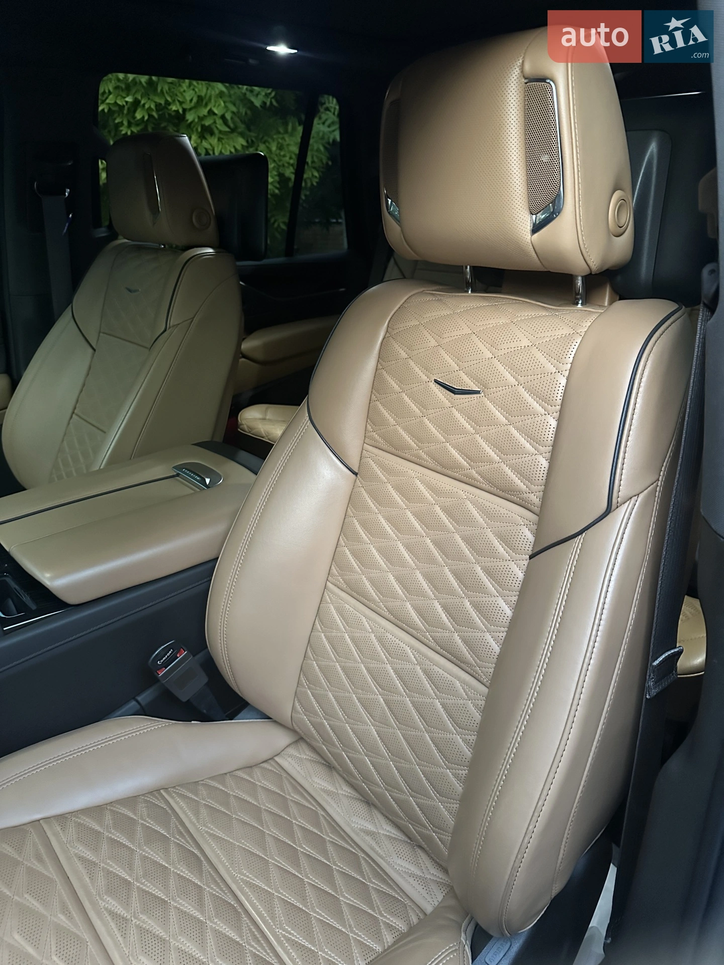 2022 Cadillac Escalade - мініатюра 11