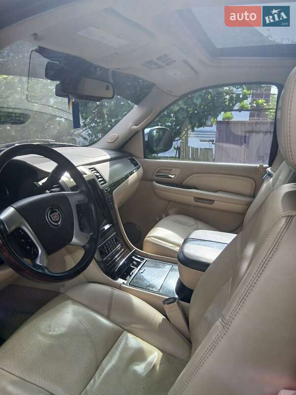 Внедорожник / Кроссовер Cadillac Escalade 2007 в Вараше фото 4 Внедорожник / Кроссовер Cadillac Escalade 2007 в Вараше