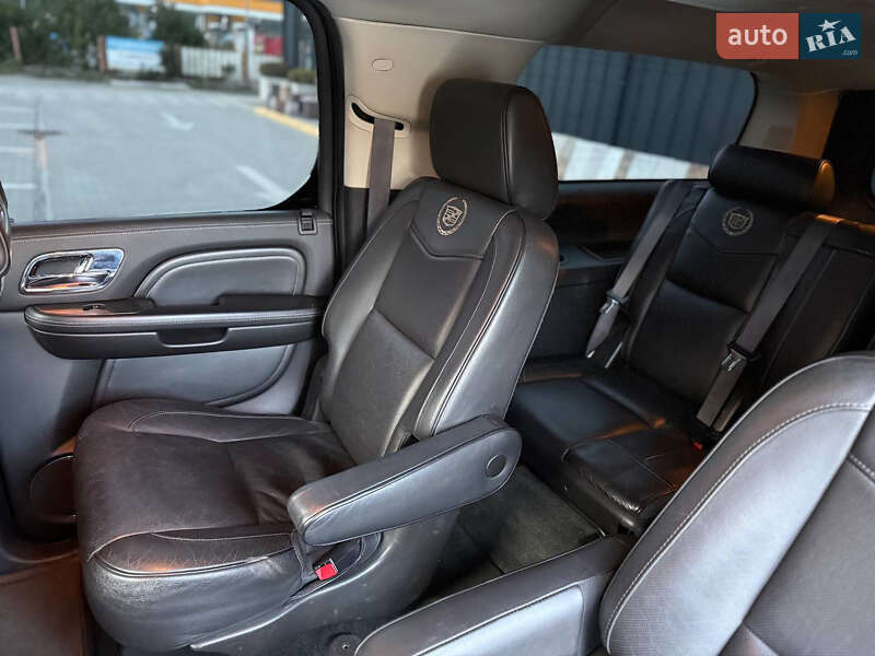Внедорожник / Кроссовер Cadillac Escalade 2013 в Сколе