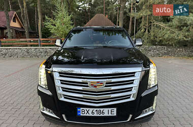 Внедорожник / Кроссовер Cadillac Escalade 2016 в 