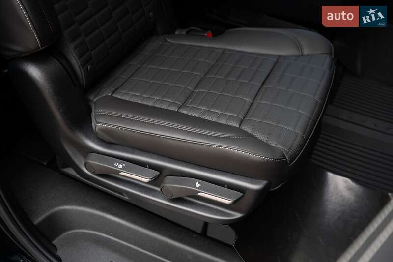 Внедорожник / Кроссовер Cadillac Escalade 2025 в Киеве