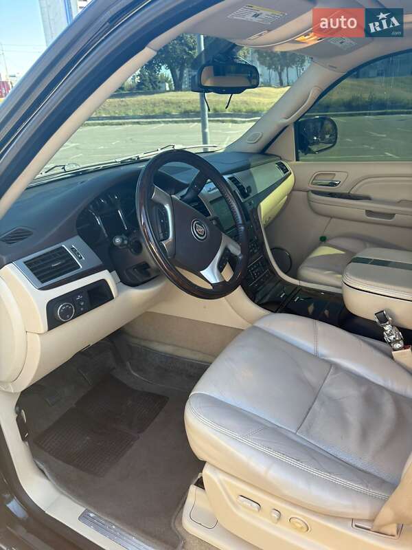 Внедорожник / Кроссовер Cadillac Escalade 2008 в Киеве фото 6 Внедорожник / Кроссовер Cadillac Escalade 2008 в Киеве