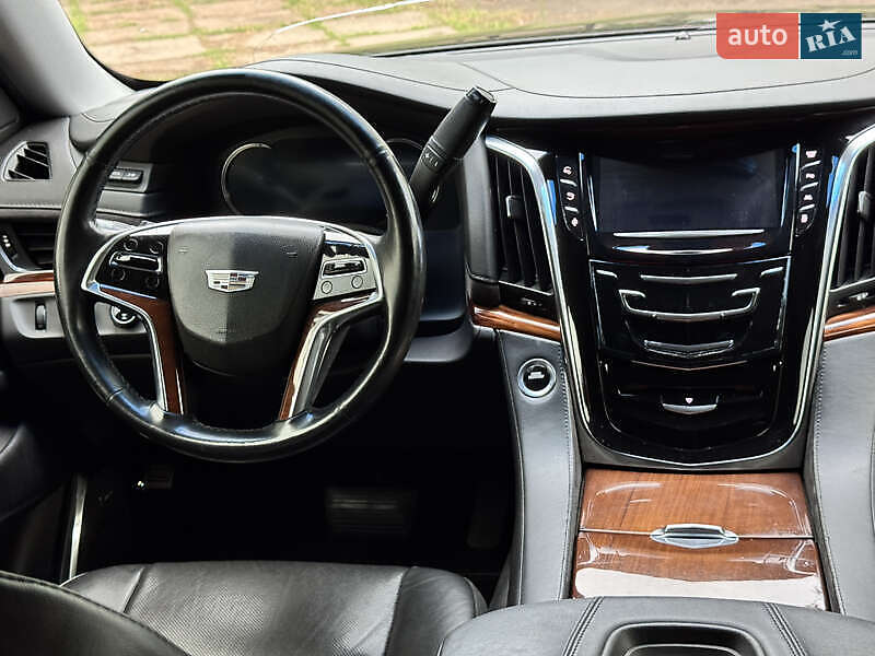 Внедорожник / Кроссовер Cadillac Escalade 2016 в Киеве