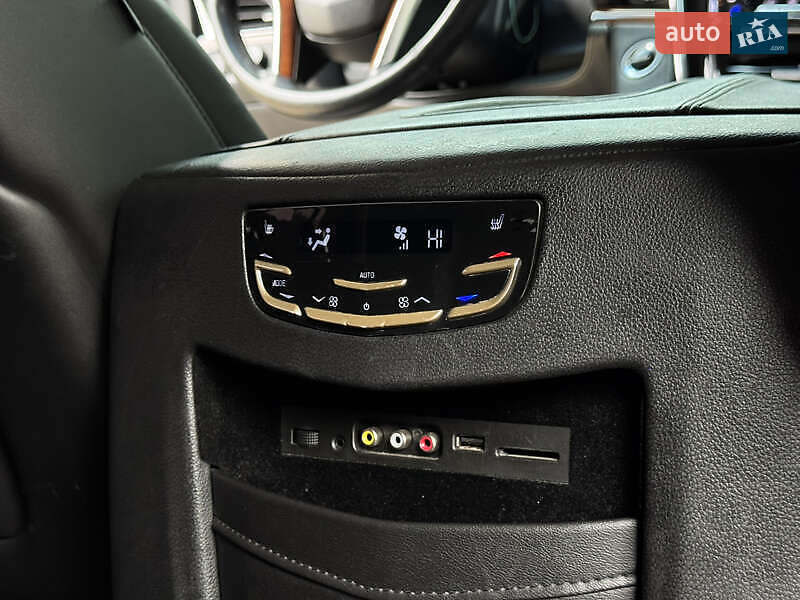 Внедорожник / Кроссовер Cadillac Escalade 2016 в Киеве