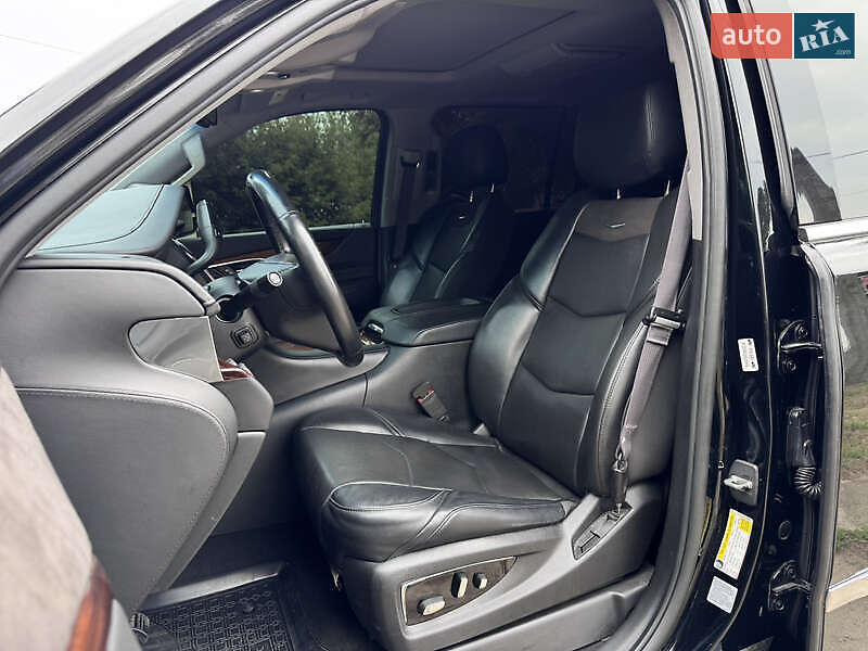 Внедорожник / Кроссовер Cadillac Escalade 2016 в Киеве