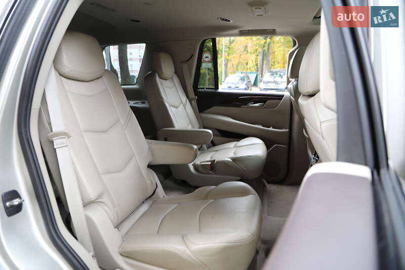 Внедорожник / Кроссовер Cadillac Escalade 2014 в Харькове