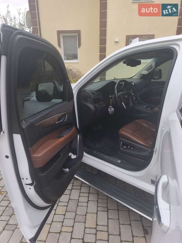 Позашляховик / Кросовер Cadillac Escalade 2016 в Хмельницькому