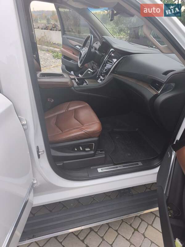Позашляховик / Кросовер Cadillac Escalade 2016 в Хмельницькому