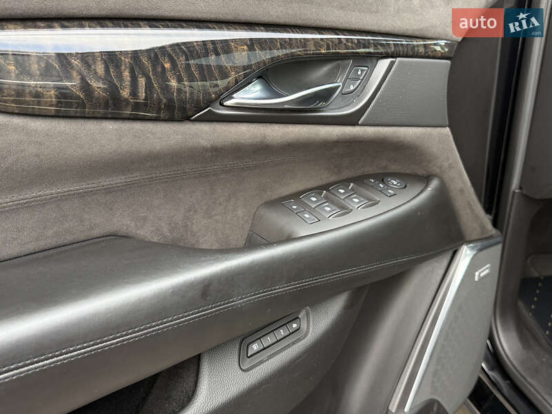 Внедорожник / Кроссовер Cadillac Escalade 2015 в Киеве