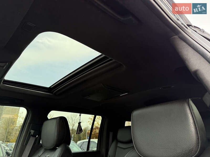 Внедорожник / Кроссовер Cadillac Escalade 2015 в Киеве