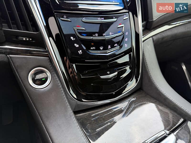 Внедорожник / Кроссовер Cadillac Escalade 2015 в Киеве