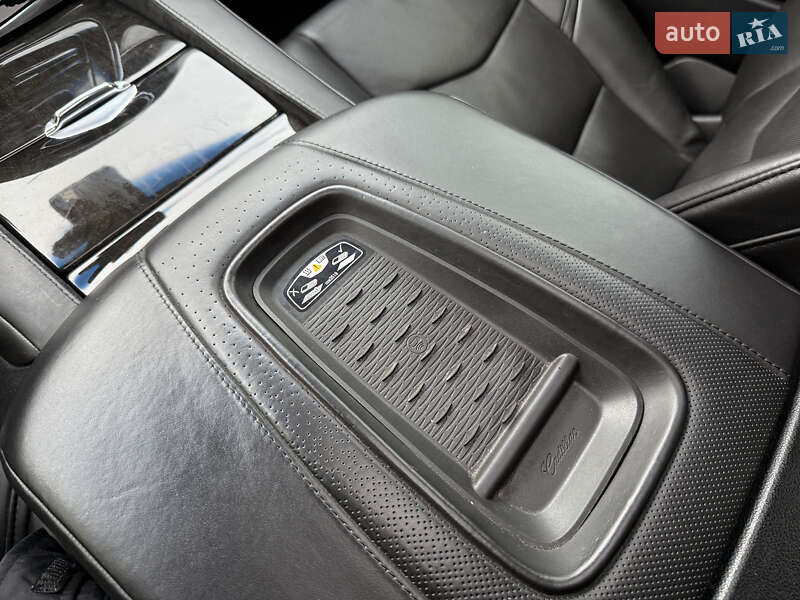 Внедорожник / Кроссовер Cadillac Escalade 2015 в Киеве